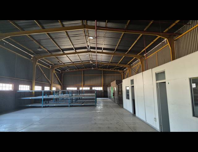3,204M² WAREHOUSE FOR SALE IN VINTONIA